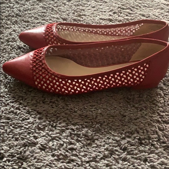 Red flat - Picture 3 of 3